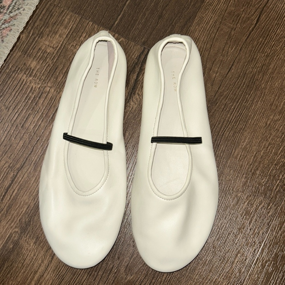 THE ROW Elastic leather ballet flats